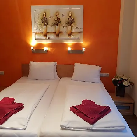 Exclusive Sylvie קפרון